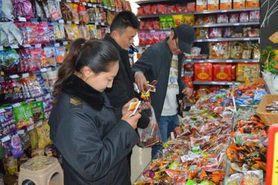 開展節前檢查 筑牢食品安全防線