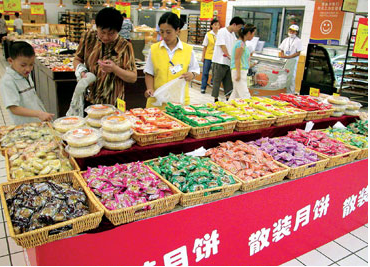 月餅退回廠家后低價(jià)清倉，食品安全與消費(fèi)提示引關(guān)注